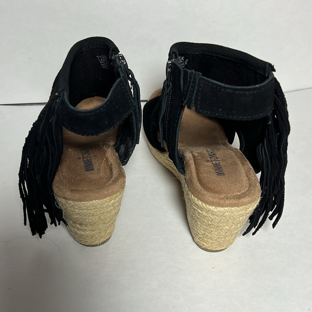 NWOT Minnetonka Suede Peep-toe wedges with fringe size 8 - Picture 3 of 9
